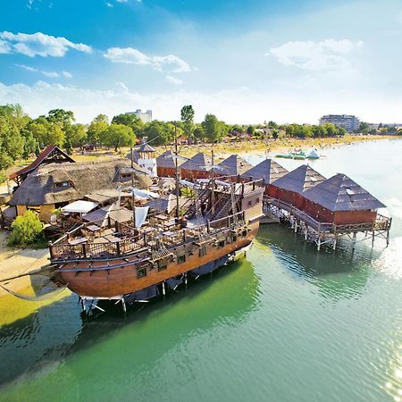 Tahiti Sunshine - Chatka Na Vode Senec Exteriér fotografie