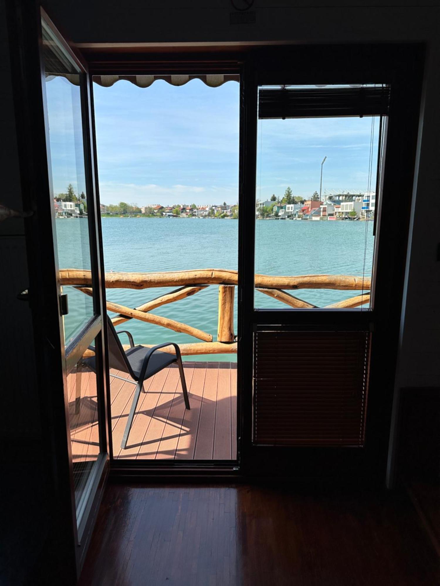 Tahiti Sunshine - Chatka Na Vode Senec Exteriér fotografie